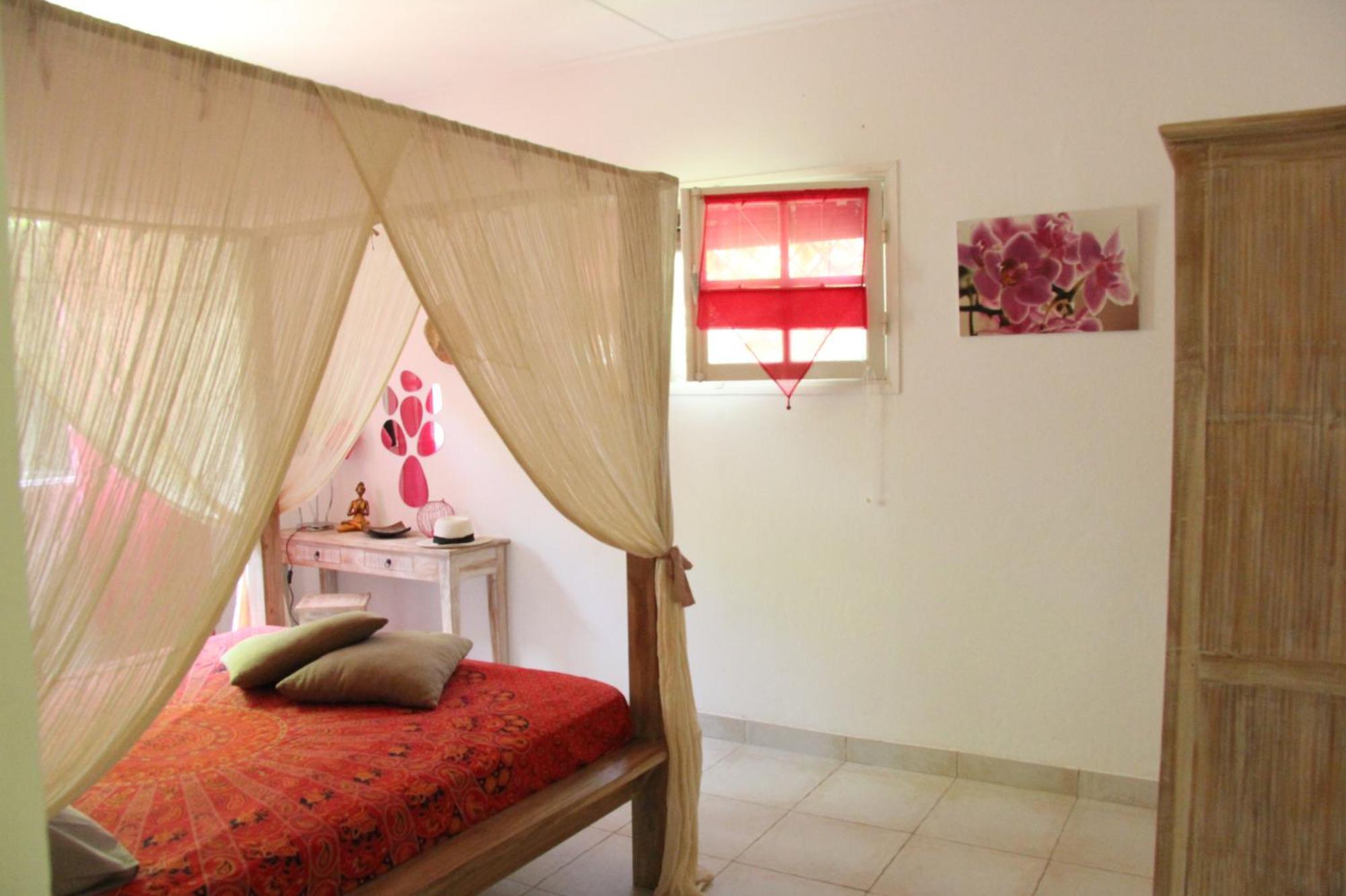 Maison Meublee Avec Piscine Pres Du Lagon ลาซาลีน เลอแบ็ง ภายนอก รูปภาพ