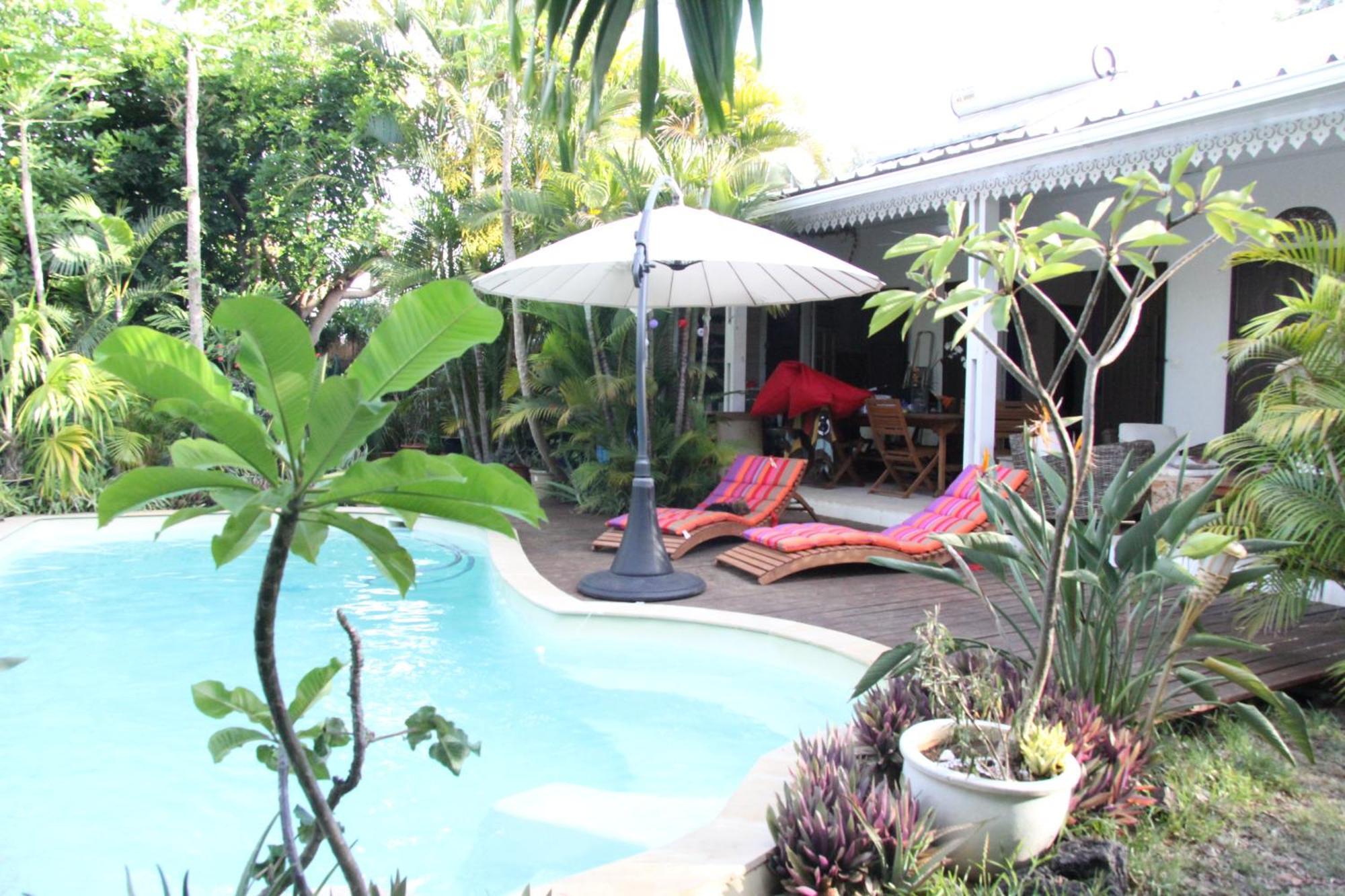 Maison Meublee Avec Piscine Pres Du Lagon ลาซาลีน เลอแบ็ง ภายนอก รูปภาพ