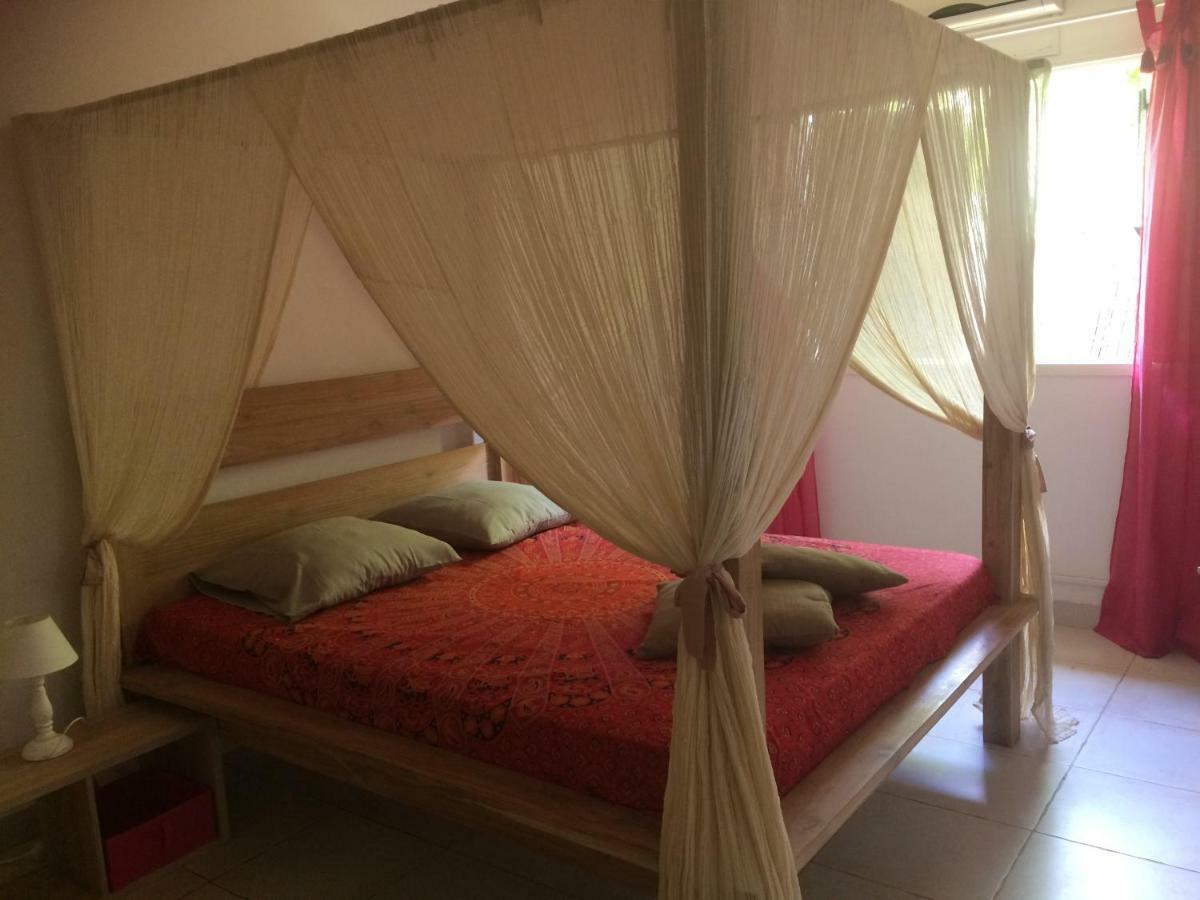 Maison Meublee Avec Piscine Pres Du Lagon ลาซาลีน เลอแบ็ง ภายนอก รูปภาพ